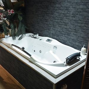 Superior King Suite